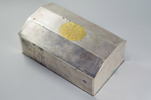 Srebrna szkatułka z relikwiami